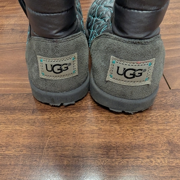 UGG Girls Boots - Picture 8 of 11